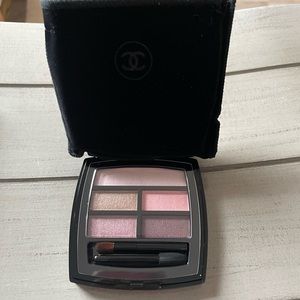 Chanel Les Beiges Healthy Glow Natural Eyeshadow Palette Light